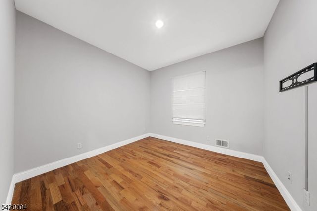 558 Broadway, Elizabeth City, NJ 07206