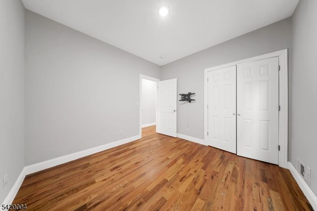 558 Broadway, Elizabeth City, NJ 07206