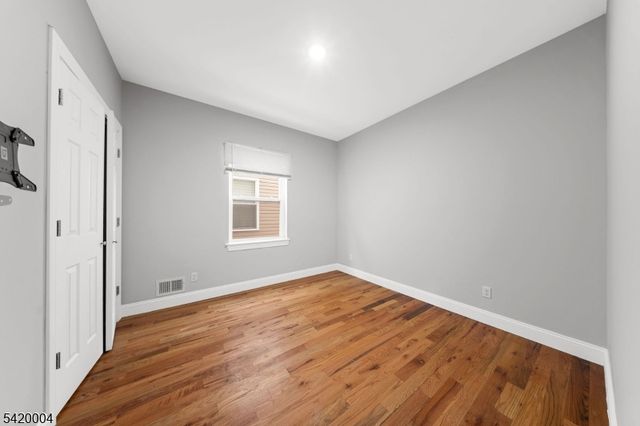 558 Broadway, Elizabeth City, NJ 07206