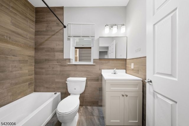 558 Broadway, Elizabeth City, NJ 07206