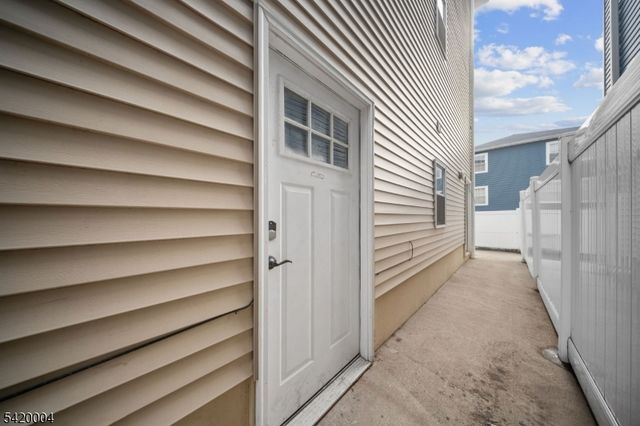 558 Broadway, Elizabeth City, NJ 07206