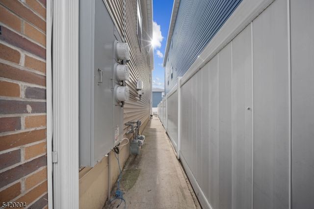 558 Broadway, Elizabeth City, NJ 07206