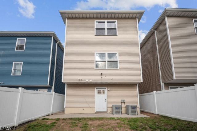 558 Broadway, Elizabeth City, NJ 07206