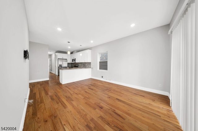 558 Broadway, Elizabeth City, NJ 07206