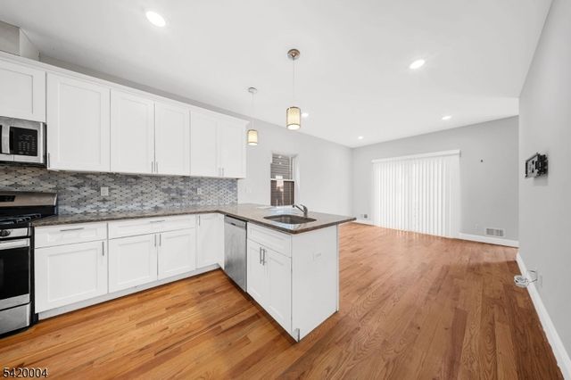 558 Broadway, Elizabeth City, NJ 07206