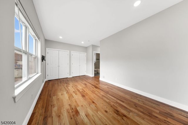 558 Broadway, Elizabeth City, NJ 07206