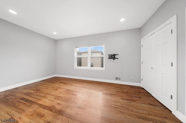 558 Broadway, Elizabeth City, NJ 07206