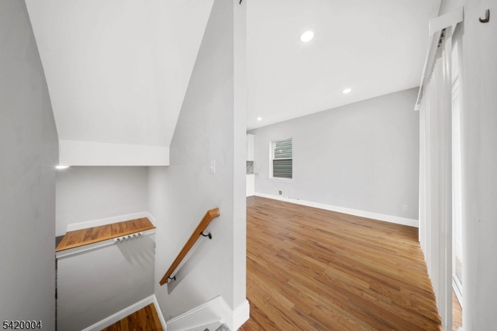558 Broadway, Elizabeth City, NJ 07206 — photo 3