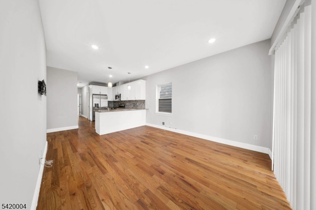 558 Broadway, Elizabeth City, NJ 07206 — photo 4