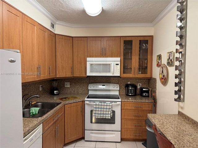 1985 S Ocean Dr 15A, Hallandale Beach, FL 33009