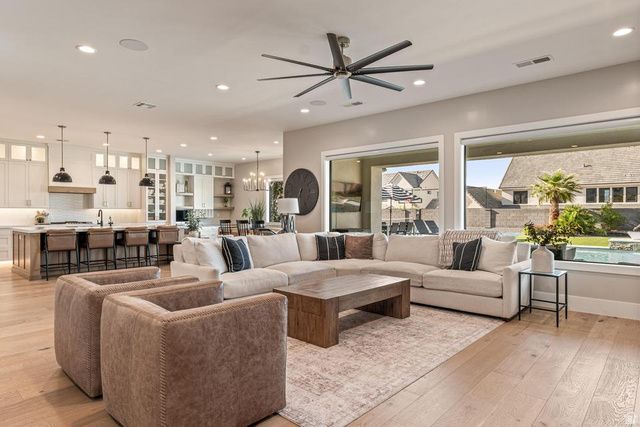 3381 E SEEGMILLER DR, St. George, UT 84790