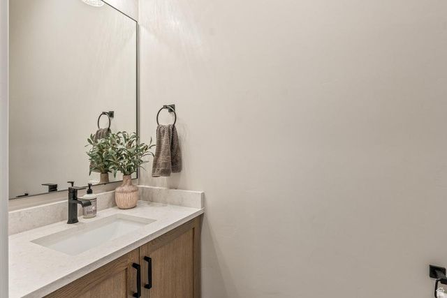 3381 E SEEGMILLER DR, St. George, UT 84790