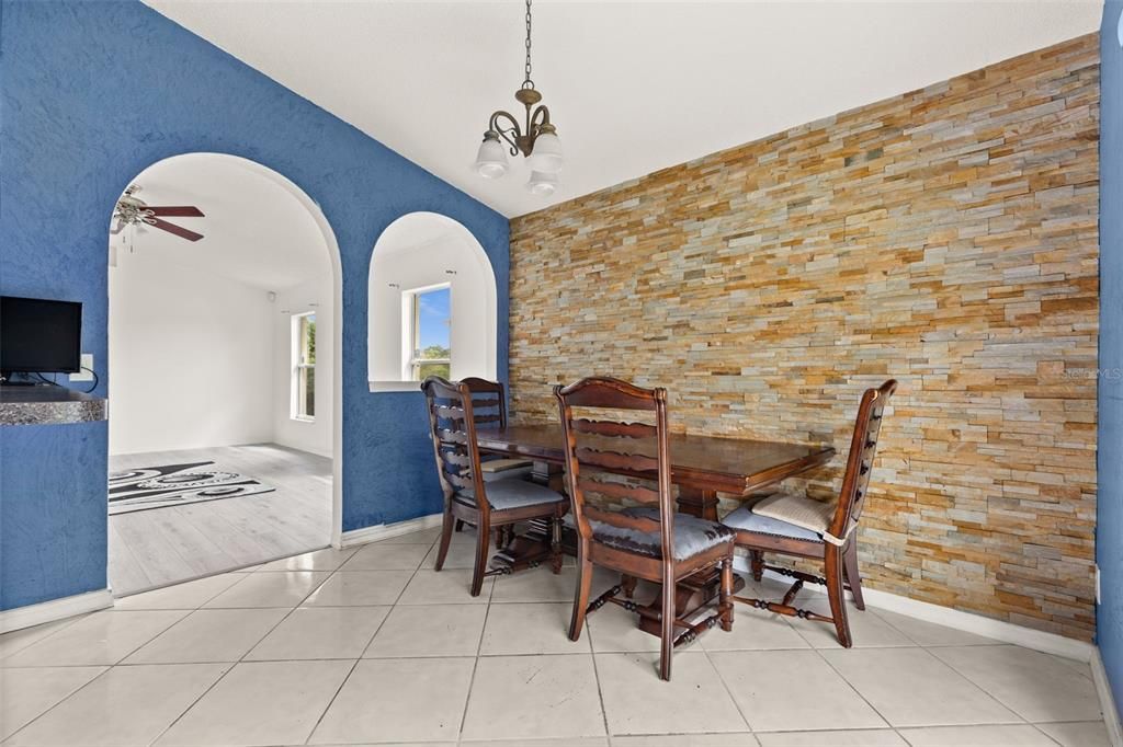 Image 10 of property listing at 1019 GREAT SHADY LANE, Orlando, FL 32825