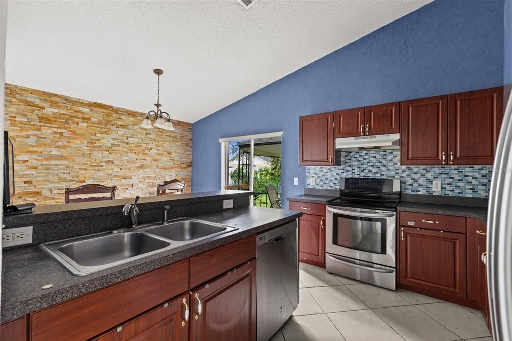 Image 5 of property listing at 1019 GREAT SHADY LANE, Orlando, FL 32825