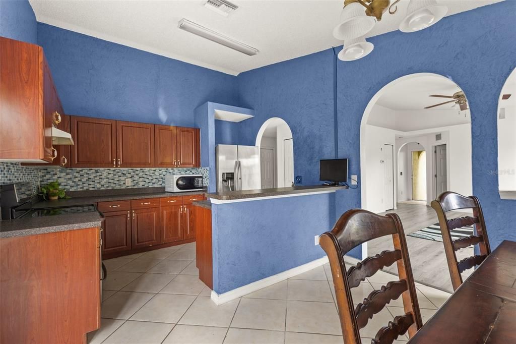 Image 7 of property listing at 1019 GREAT SHADY LANE, Orlando, FL 32825