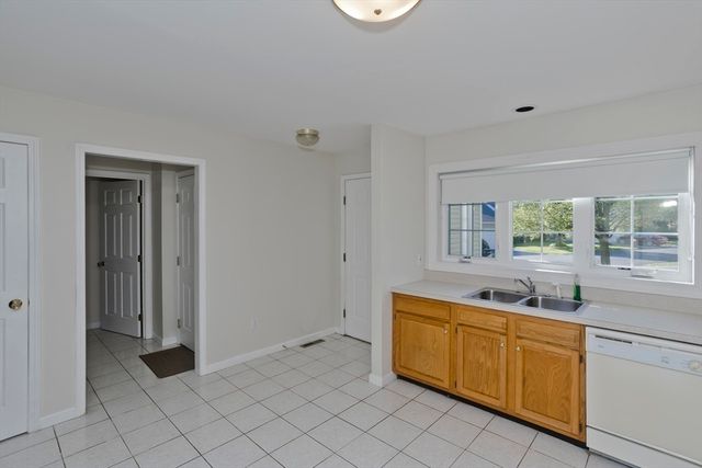 585 Sheridan 12, Chicopee, MA 01020