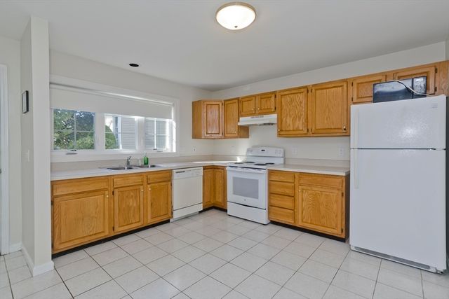 585 Sheridan 12, Chicopee, MA 01020