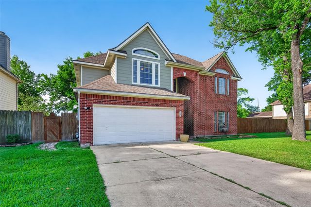 915 Highland Woods Drive, Highlands, TX 77562