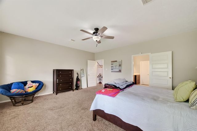 915 Highland Woods Drive, Highlands, TX 77562