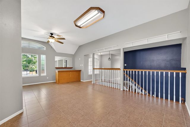 915 Highland Woods Drive, Highlands, TX 77562