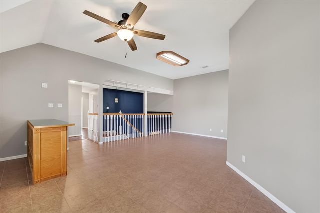 915 Highland Woods Drive, Highlands, TX 77562