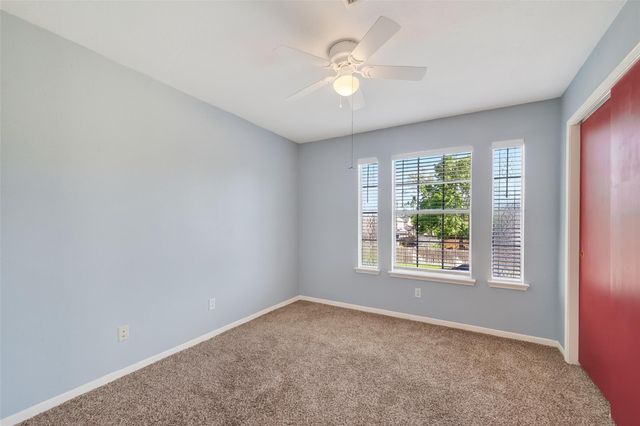 915 Highland Woods Drive, Highlands, TX 77562