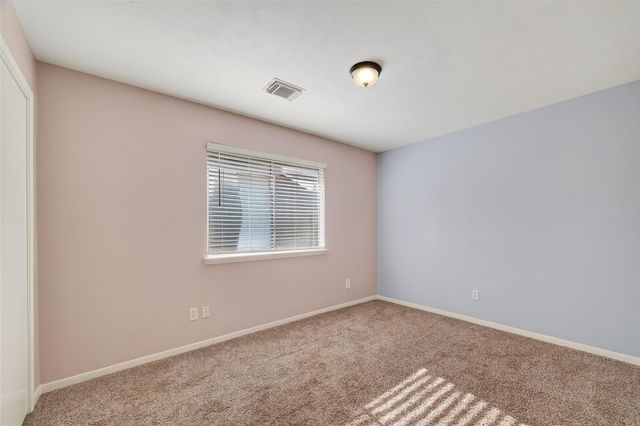 915 Highland Woods Drive, Highlands, TX 77562