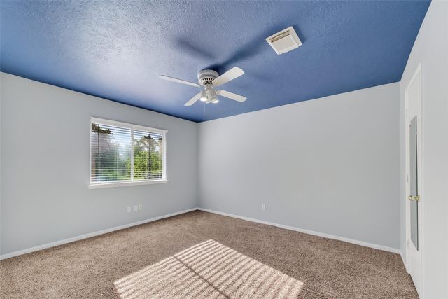 915 Highland Woods Drive, Highlands, TX 77562