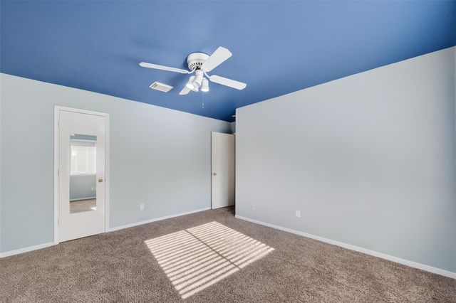 915 Highland Woods Drive, Highlands, TX 77562