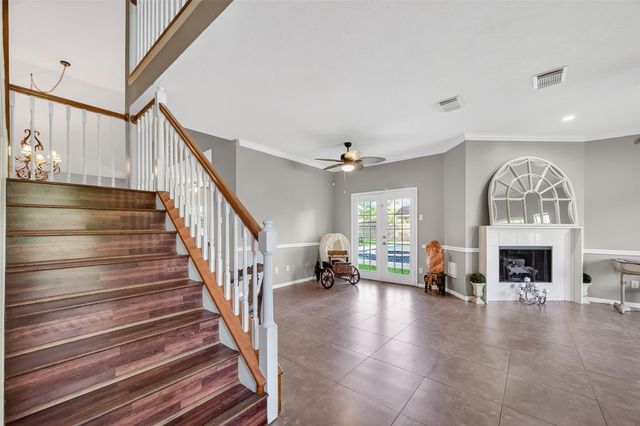 915 Highland Woods Drive, Highlands, TX 77562