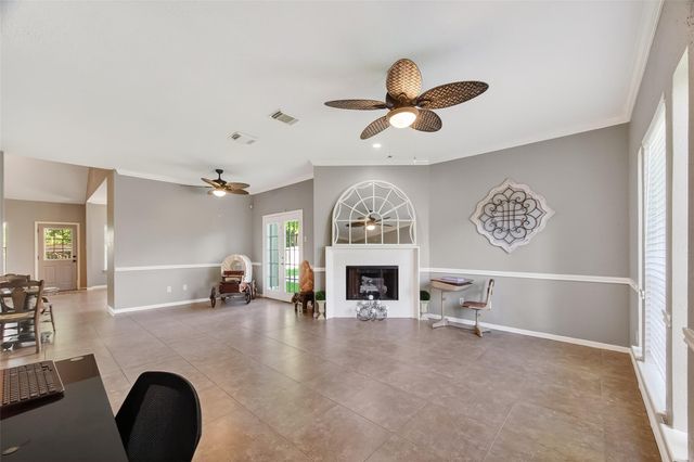 915 Highland Woods Drive, Highlands, TX 77562