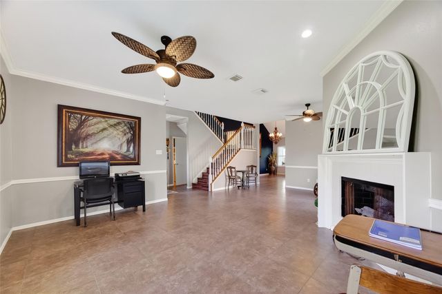 915 Highland Woods Drive, Highlands, TX 77562
