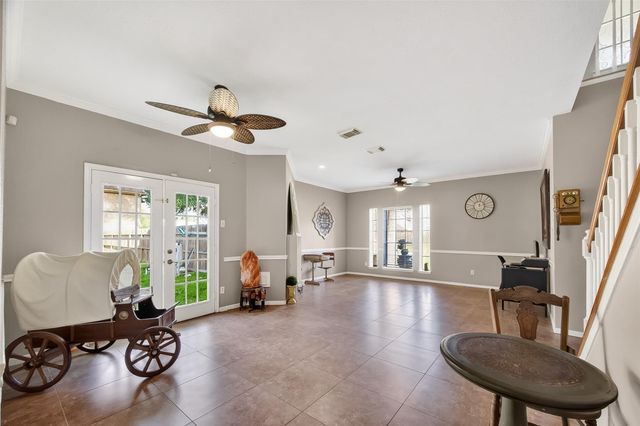 915 Highland Woods Drive, Highlands, TX 77562