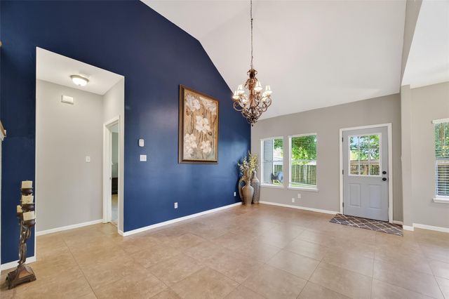 915 Highland Woods Drive, Highlands, TX 77562