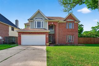 915 Highland Woods Drive, Highlands, TX 77562