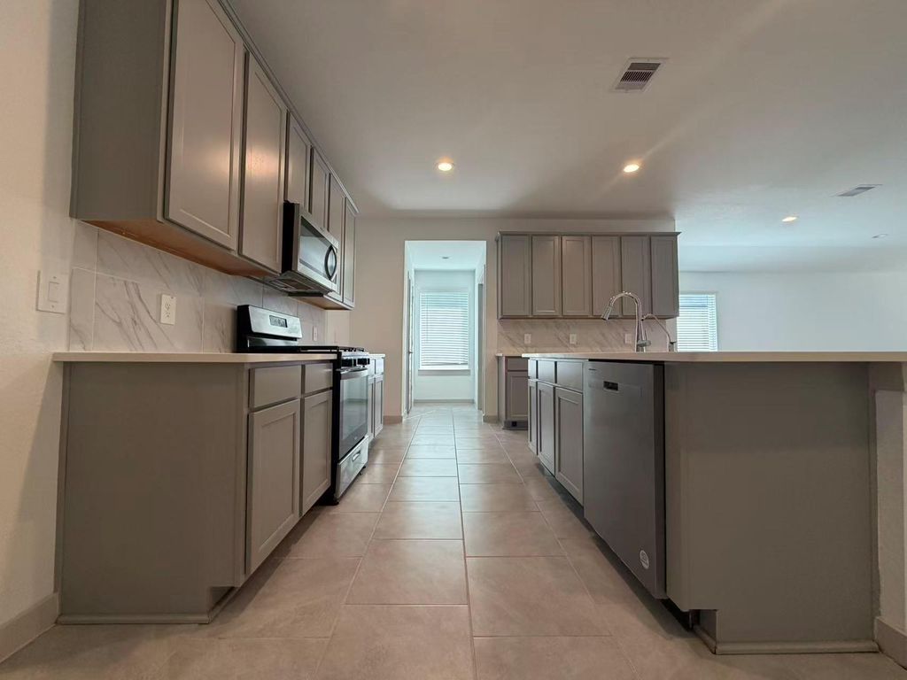 Image 2 of property listing at 3934 Gael Run Court, Katy, TX 77494