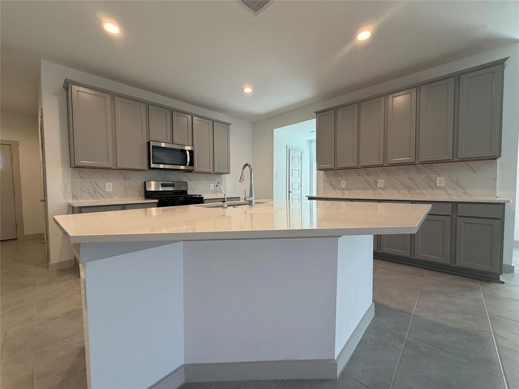 Image 4 of property listing at 3934 Gael Run Court, Katy, TX 77494