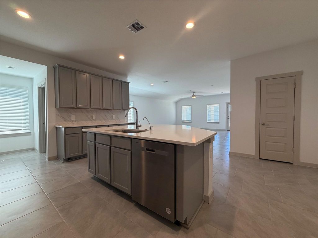 Image 9 of property listing at 3934 Gael Run Court, Katy, TX 77494