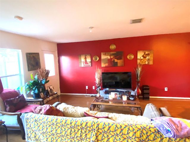 1718 Redwing Ridge Drive, Houston, TX 77009