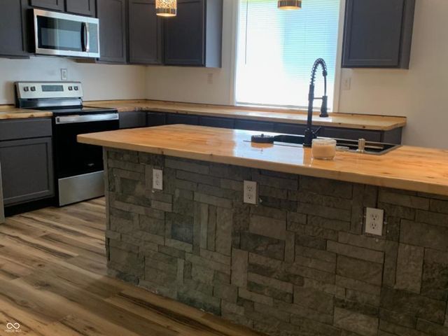 2469 Country Manor Street, North Vernon, IN 47265