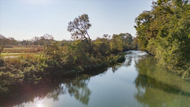 100 Arlene LN, Martindale, TX 78655