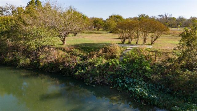 100 Arlene LN, Martindale, TX 78655