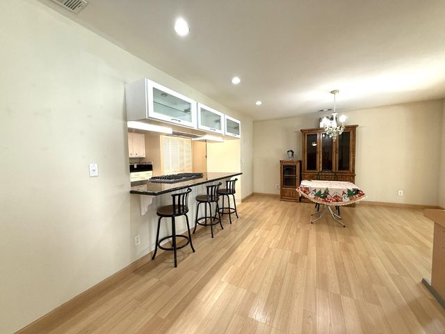 6544 Surfside Way, Sacramento, CA 95831