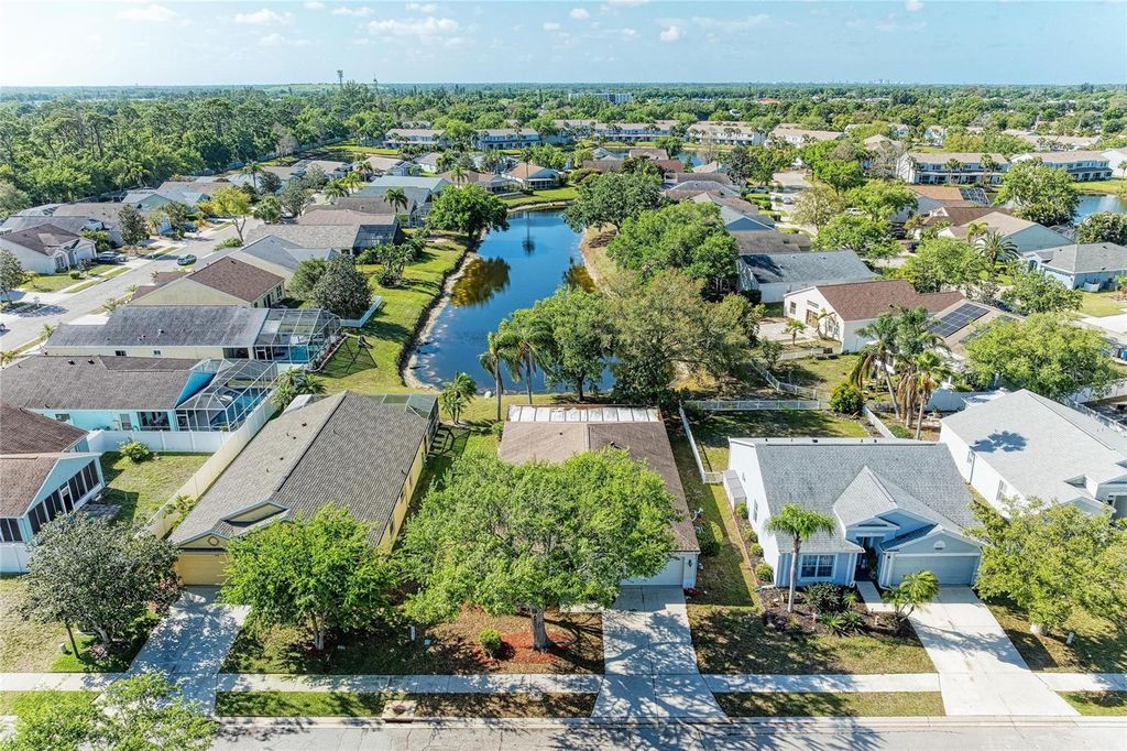 Image 2 of property listing at 4642 RUNABOUT WAY, Bradenton, FL 34203