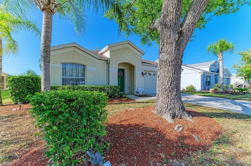 Image 3 of property listing at 4642 RUNABOUT WAY, Bradenton, FL 34203
