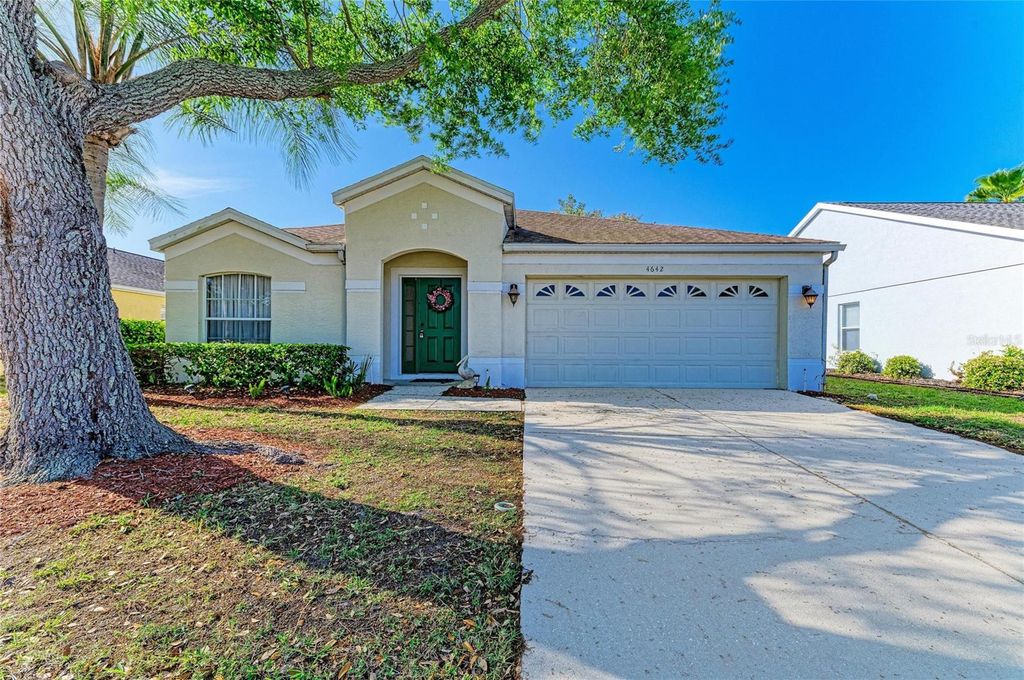 Image 4 of property listing at 4642 RUNABOUT WAY, Bradenton, FL 34203