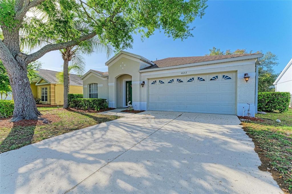 Image 5 of property listing at 4642 RUNABOUT WAY, Bradenton, FL 34203