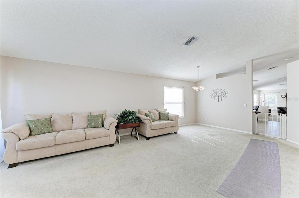 Image 8 of property listing at 4642 RUNABOUT WAY, Bradenton, FL 34203