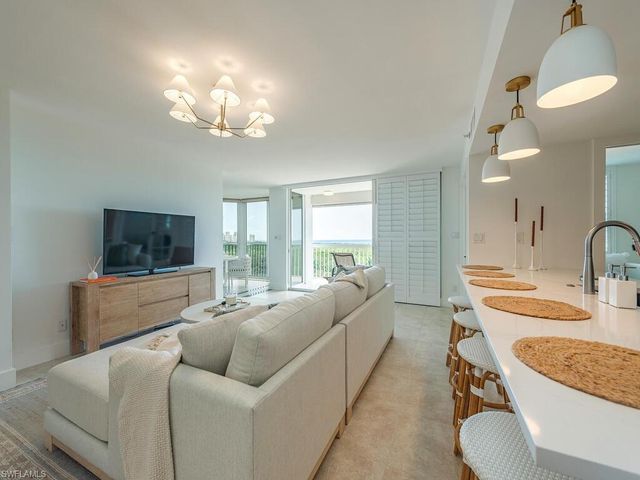 6573 Marissa LOOP # 802, Naples, FL 34108