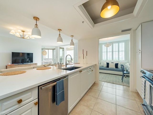 6573 Marissa LOOP # 802, Naples, FL 34108